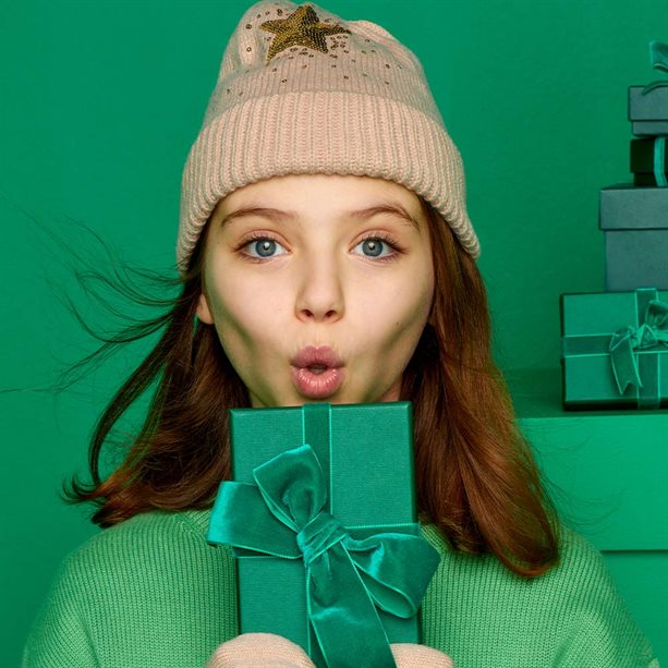 Avon Sky Kids’ Hat And Mittens Set