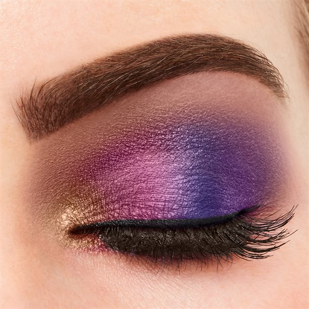 Avon mark. Extreme Eyeshadow Palette
