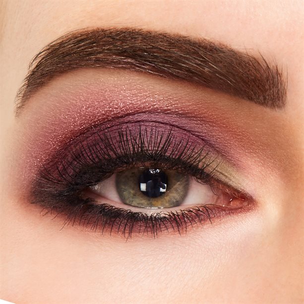 Avon mark. Supreme Eyeshadow Palette