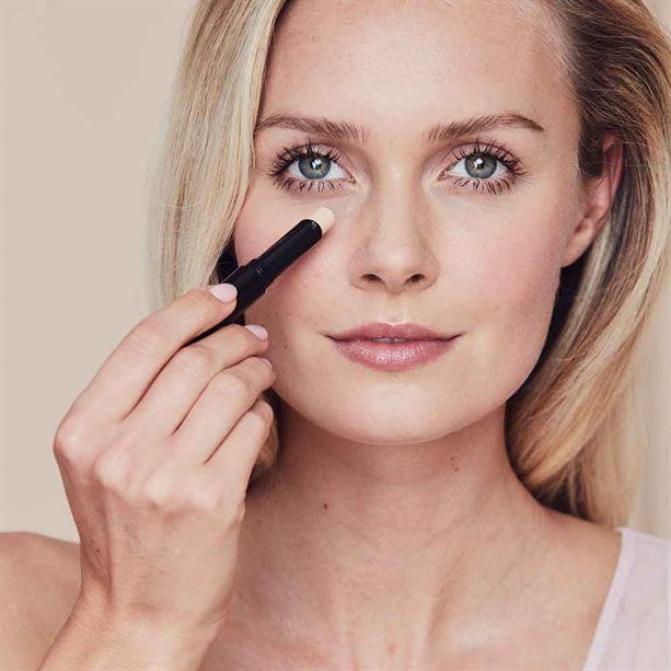 images/avon_product_images/source_06/avon-true-flawless-concealer-stick-qwk-004.jpg